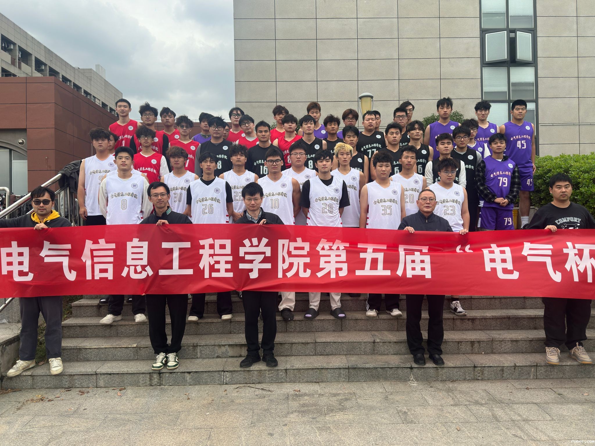 第五届“电气杯”篮球比赛正式开赛